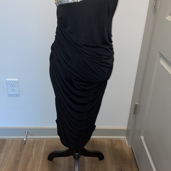 Black one shoulder dress - Picture 4 of 8